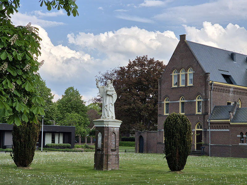 3 trapistinnentuin beeld 2